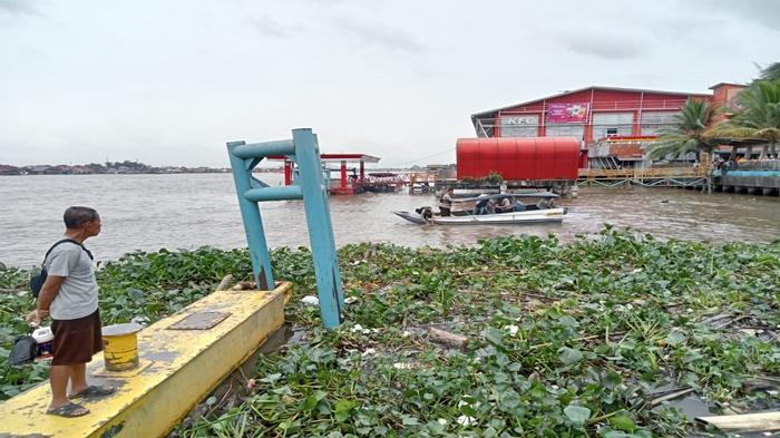 Seorang-pria-tanpa-identitas-ditemukan-mengambang-di-Dermaga-Sungai-Musi.jpg