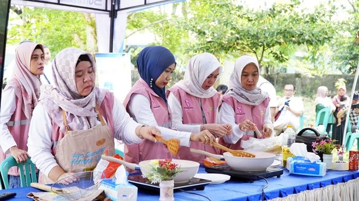 Srikandi PLN dan Manajemen PLN UID S2JB Hadirkan Gebyar Undian bagi Nasabah Bank Sampah Prabumulih - Srikandi-PLN-bersama-Manajemen-PLN-UID-S2JB-menggelar-gebyar-undian-hadiah-5.jpg