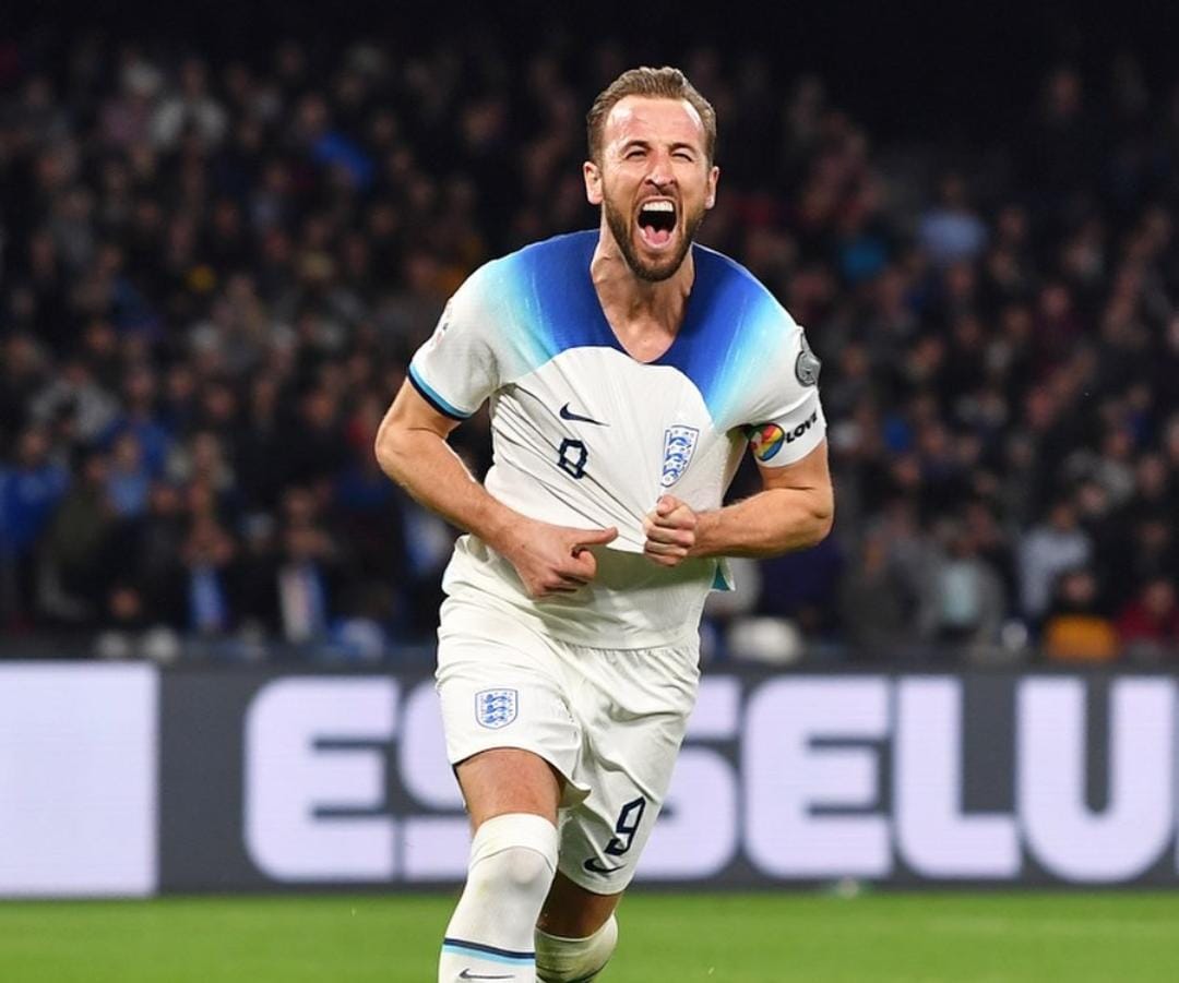 Striker-Inggris-Harry-Kane-rayakan-gol-ke-gawang-Italia.jpg