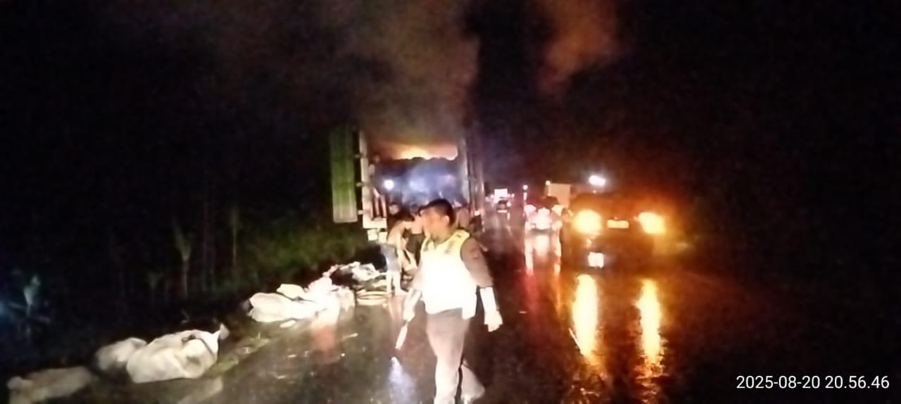 TRUK-SHOPEE-TERBAKAR.jpg