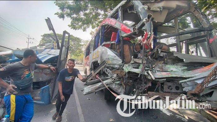 Tabrakan-bus-Sugeng-Rahaya-vs-Bus-Eka-Cepat-di-Jalur-Ngawi.jpg