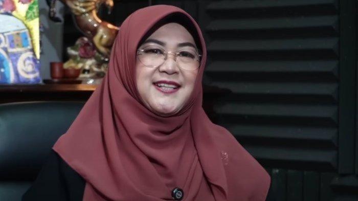 Tangis-Dokter-Tifa-Pecah-Emosi-Bahas-Ijazah-Jokowi-Akui-Siap-Dipenjara.jpg