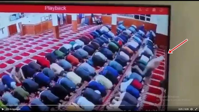 Tangkap-layar-insiden-penusukan-Sayed-Elnakib-imam-shalat-Subuh-di-Masjid-Omar-New-Jersey.jpg