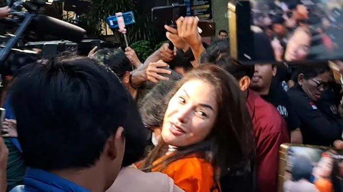Terungkap-Kondisi-Nikita-Mirzani-Sehari-usai-Ditahan-Lolly-Diam-diam-Bakal-Jenguk-Ibunya.jpg