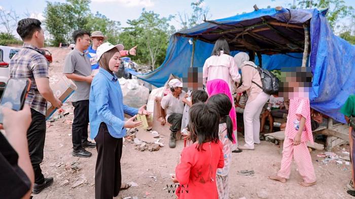 Aroma Menyengat Tak Menyurutkan Langkah Wabup Lahat Berdialog dengan Pemulung di TPA Sampah - Sripoku.com