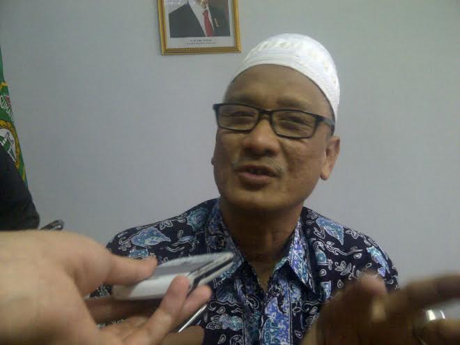 albar-sentosa-subari-wakil-ketua-pembina-adat-sumsel_20150406_131610.jpg