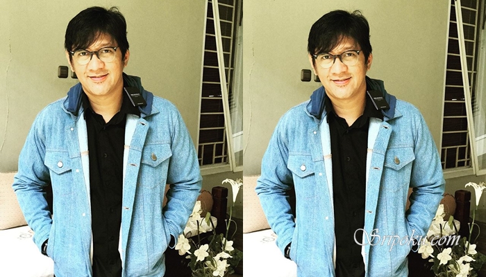 Pakai Kemeja & Berdasi, Begini Gaya Andre Taulany Saat Lakukan Kiki Challenge, Netizen: Awas Encok