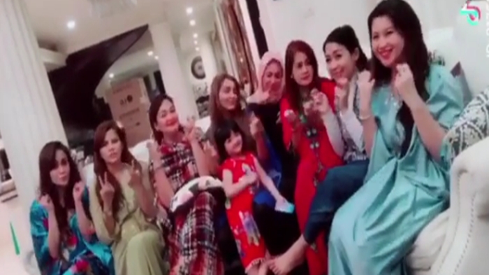 Ketularan Arsy Hermansyah, Ashanty Asik Joget Tik Tok, Tak Tanggung - tanggung PRT Pun Dipaksa!