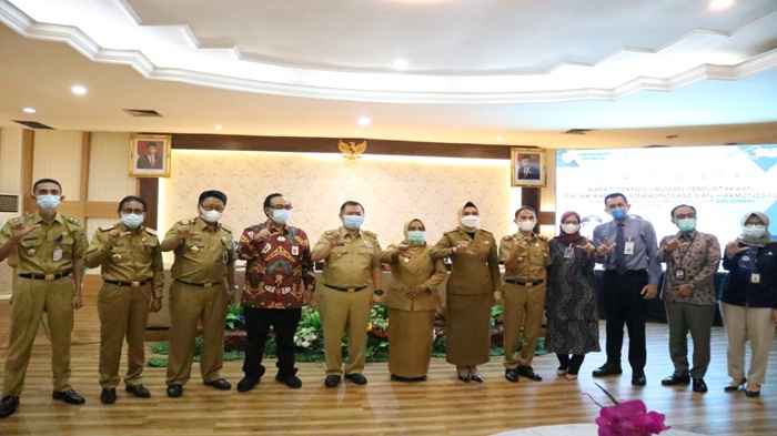 asisten-iii-bidang-administrasi-umum-prof-dr-edward-juliartha-mm-berfoto-bersama.jpg