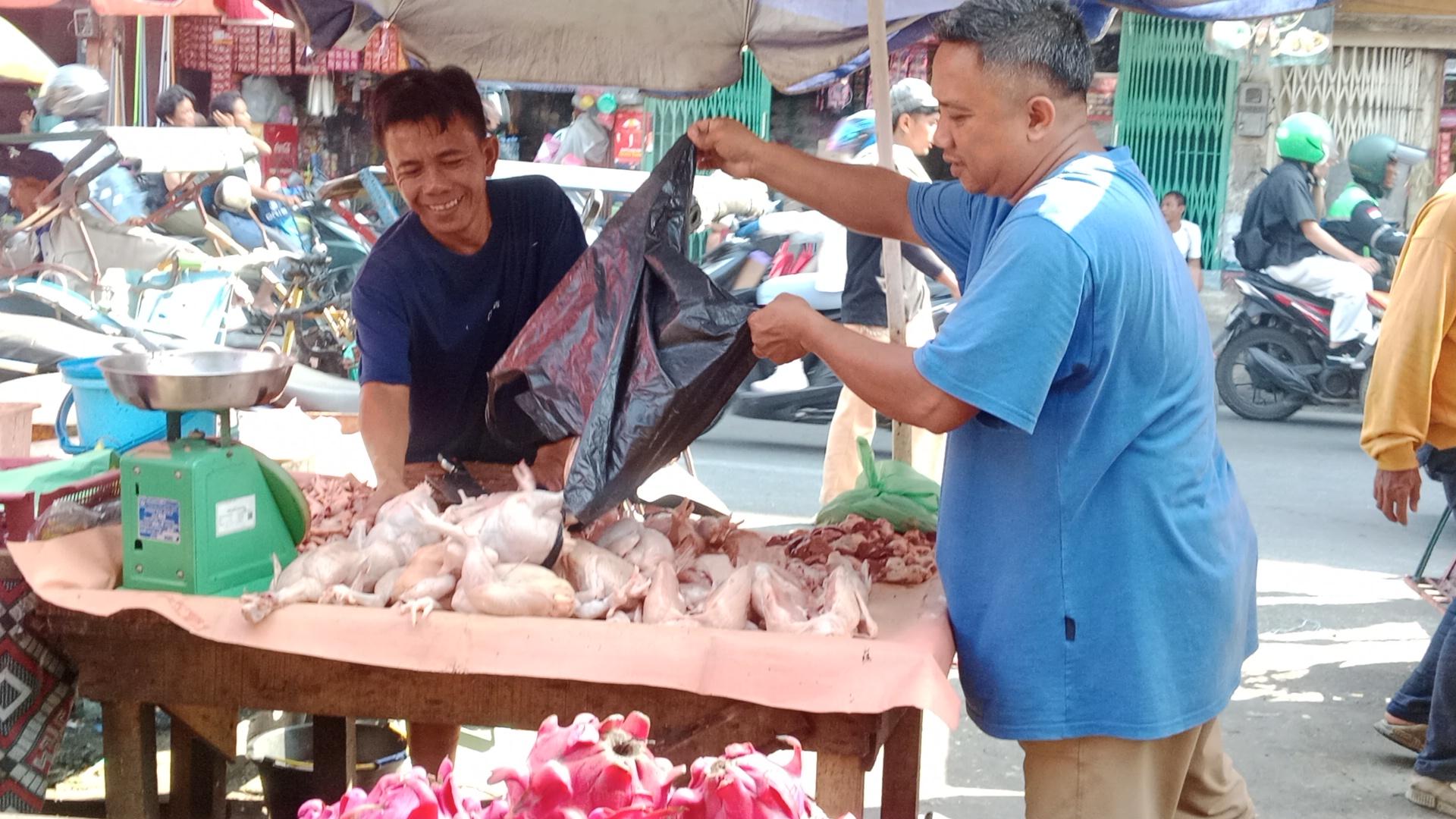 MBG Kembali Disalurkan Hari Ini 13 Juli, Harga Ayam Hingga Telur di Palembang Mulai Merangsek Naik - Sripoku.com