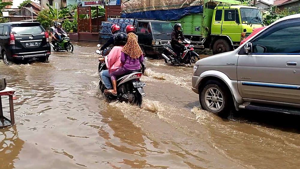 banjir_20161115_121335.jpg<pf>banjir_20161115_121400.jpg