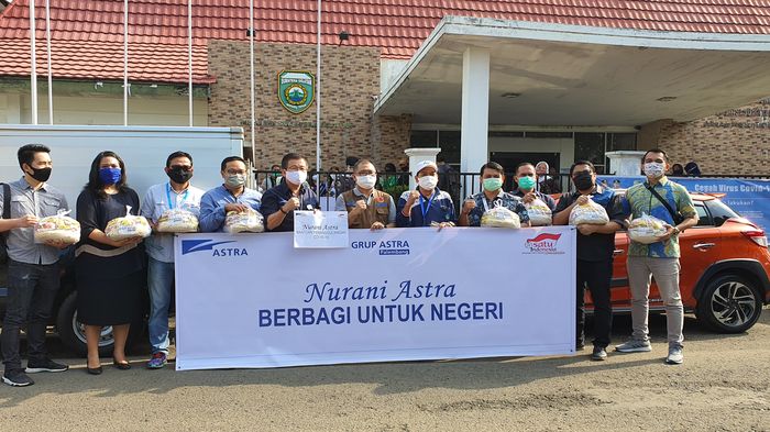 bantuan-sembako-dari-grup-astra-sumsel.jpg