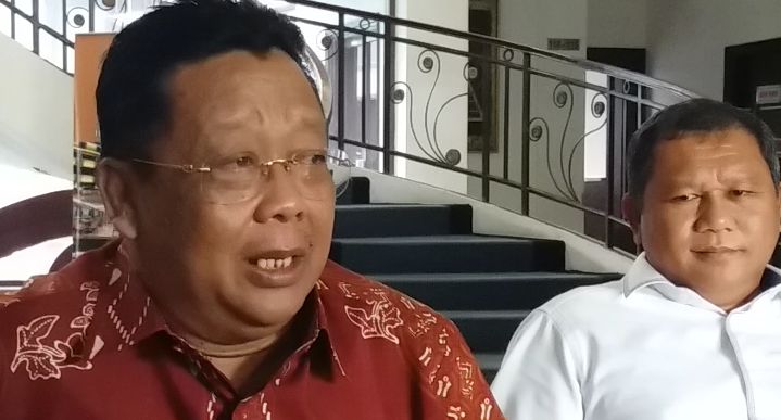 baryadi-kiri-dan-ketua-umum-pssi-musni-wijaya_20160113_143631.jpg