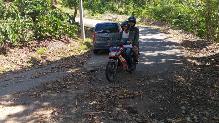 batu-koral-di-jalur-alternatif-pagaralam.jpg