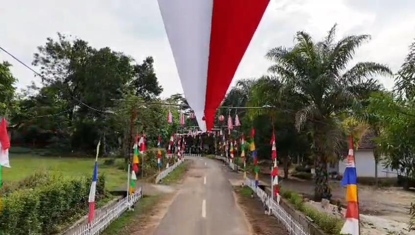 bendera-merah-putih-raksasa-sepanjang-500-meter-Musi-Rawas.jpg