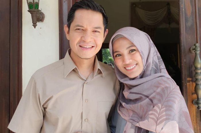 bertahun-tahun-dipendam-lihat-manisnya-gaya-bucin-alyssa-soebandono-ke-dude-harlino-jangan-sampai.jpg