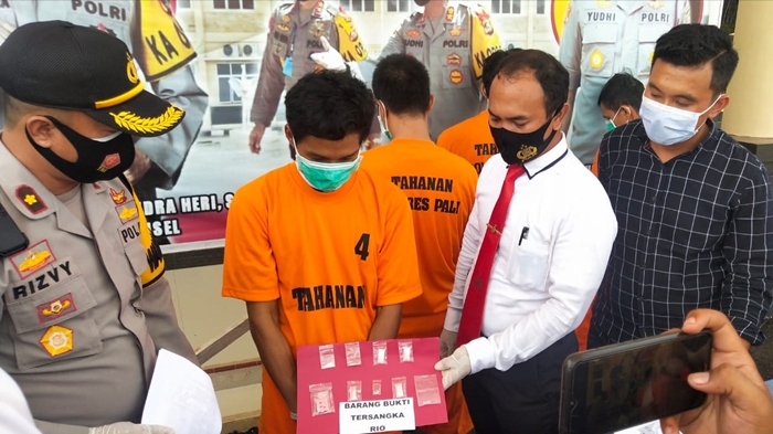 Tim Laba-laba Satreskrim Narkoba Polres PALI Temukan Bungkusan Besar Berisi Narkoba di Kota Baru