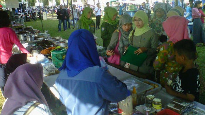 bpom-razia-makanan-minuman-di-pasar-bedug_20150622_160734.jpg