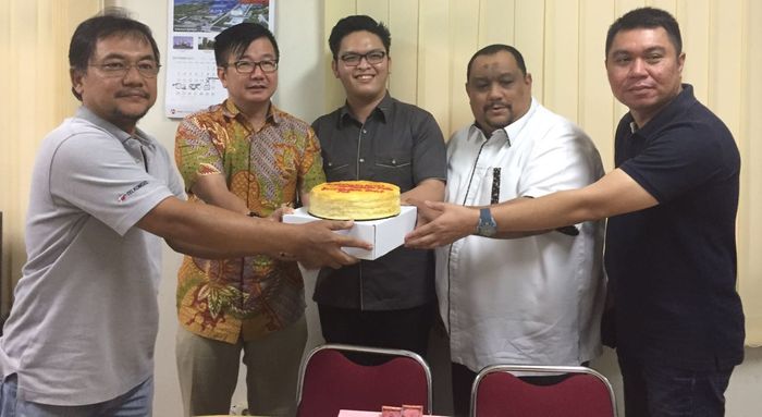 branch-manager-auto-2000-plaju-said-ali-kedua-dari-kanan_20171012_143743.jpg