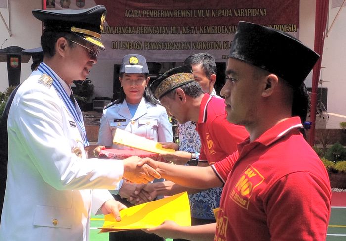 bupati-musirawas-hendra-gunawan-remisi_20160818_104423.jpg