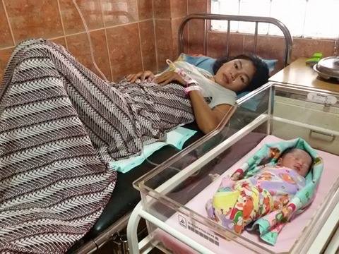 dahlia-wati-dan-bayi-perempuannya-gmt_20160309_162252.jpg