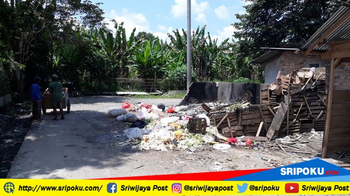 Pengunjung Pasar Tradisional Saka Selabung OKU Selatan Keluhkan Sampah Berserakan