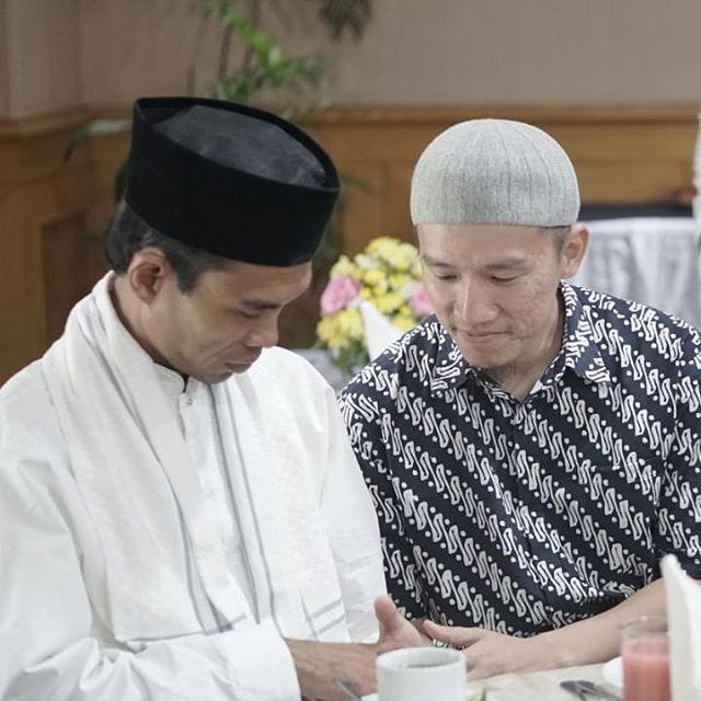 dianggap-fenomenal-suluh-ditengah-gelap-ustaz-felix-siauw-ingin-beri-gelar-ini-pada-ustaz-somad_20180731_145146.jpg