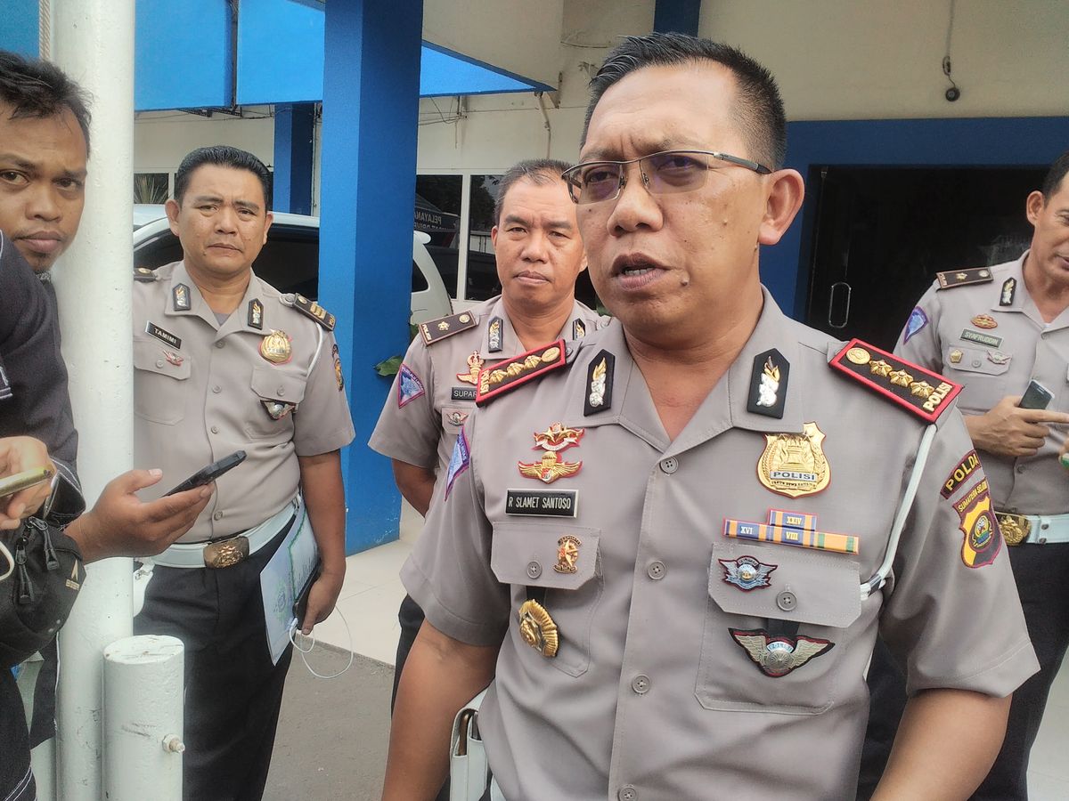 direktur-lalu-lintas-polda-sumsel-kombes-pol-raden-slamet-santoso-sik_20170601_183225.jpg