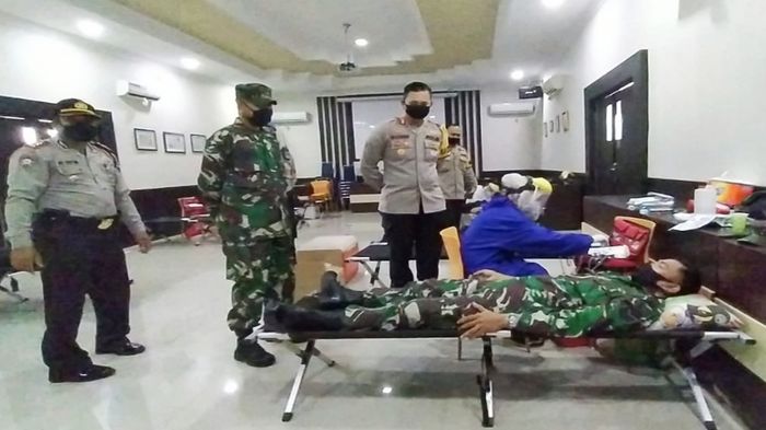 donor-darah-polres-muaraenim-hut-bhayangkara-ke-74.jpg
