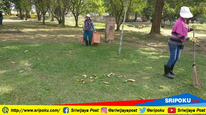 Petugas Kebersihan JSC Palembang Keluhkan Banyaknya Sampah yang Dibuang Sembarangan