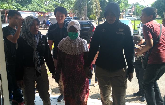 BREAKING NEWS: Ditangkap Polresta Palembang, Nenek JW Akui Sudah 8 Kali Gituan dengan AR