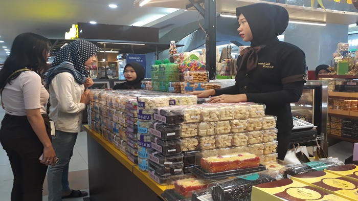 Harga Kue Kering Mulai dari Rp 60 Ribu per Toples, Wong Kito Berburu Aneka Kue Lebaran