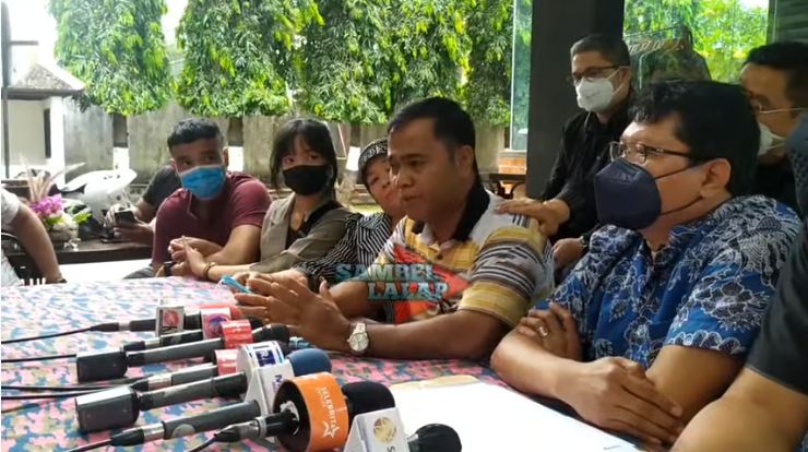 Ayah Mendiang Bibi Menangis saat Ada Tuduhan Mau Kuasai Harta Tinggalan untuk Gala Sky