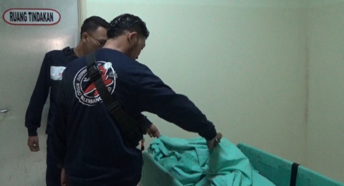 Karena Kelalaian Sendiri Tanpa Sadar Siram Bensin ke Tubuh , Gepeng ini Pun Hangus Terbakar