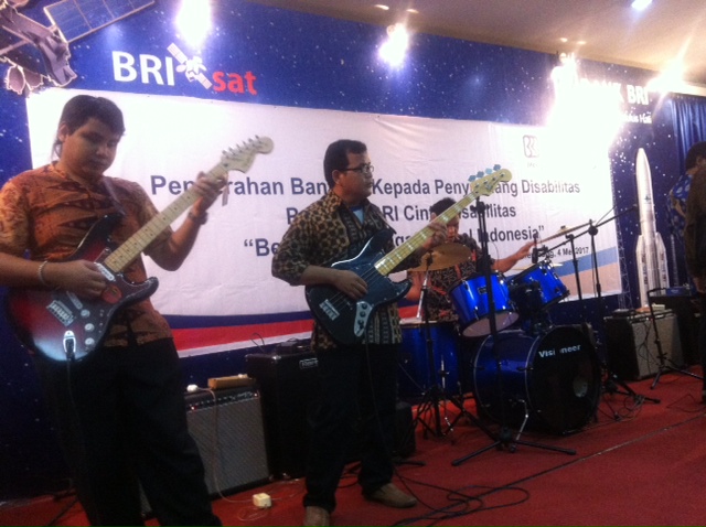 grup-band-persatuan-tuna-netra-indonesia-pertuni_20170504_111218.jpg