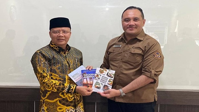 gubernur-bengkulu-rohidin-mersyah-poltekpar.jpg