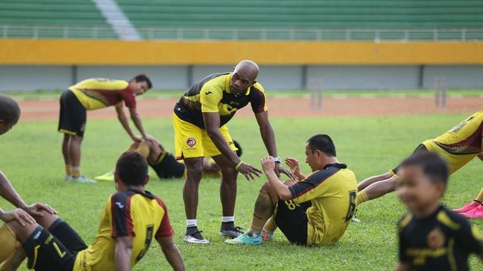 gumbs-pimpin-latihan-fisik_20160511_084155.jpg