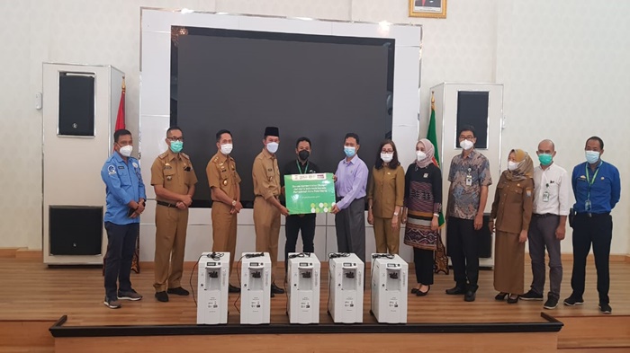 h-harnojoyo-menerima-5-oksigen-konsentrator-dari-goto-gojek-tokopedia-indonesia.jpg