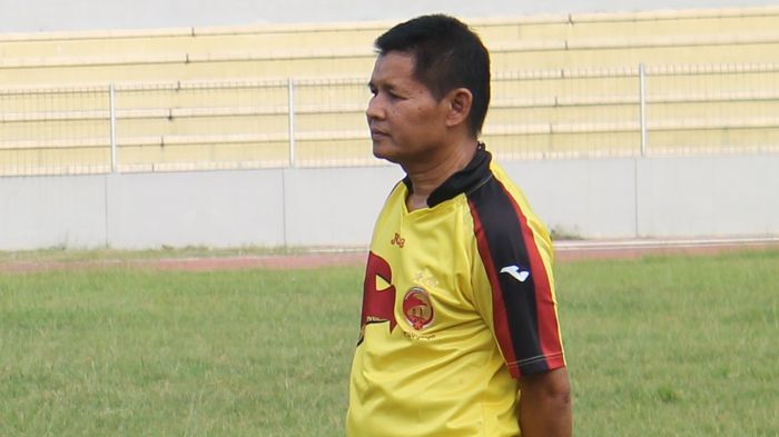 hartono-ruslan-saat-awasi-latihan_20150414_222011.jpg