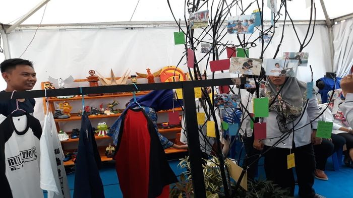 Warga Binaan Rutan Kelas II Sarang Elang Ubah Barang Bekas Jadi Barang Bernilai Seni