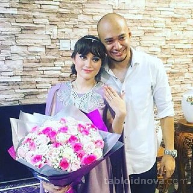 husein-menggelar-lamaran-bersama-zachira-cucu-dari-elvie-sukaesih_20151110_170940.jpg