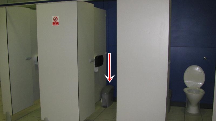 Anda Harus Waspada, Pria Mesum ini Wajahnya Terekam saat Pasang Kamera di Toilet Wanita