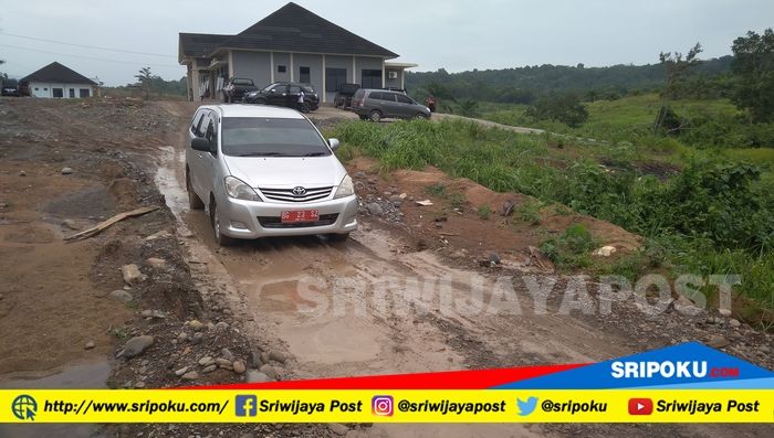 jalan-menunuju-perkantoran-di-jalan-noerdin-pandji-tebingtinggi_20180205_152227.jpg