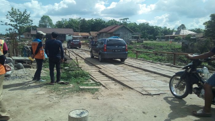 jembatan-di-desa-talang-bulang-kecamatan-talang-ubi-pali-dijanjikan-rampung-akhir-tahun-2019.jpg