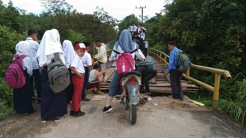 Intip Perjuangan Pelajar SD di Nibung Muratara untuk ke Sekolah, Wajib Susun Balok Terlebih Dahulu