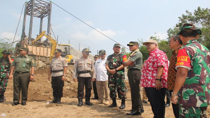 Tim Pengawas dan Evaluasi Pantau Progres Jembatan Gantung di OKU, Begini Komentarnya