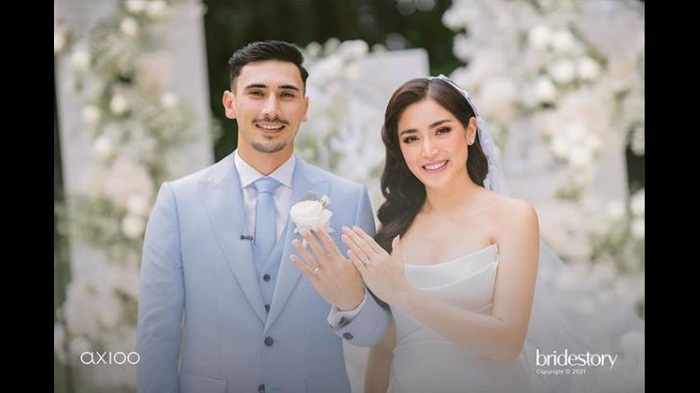 jessica-iskandar-dan-vincent-verhaag-seusai-pemberkatan-nikah-jumat-22102021-petang.jpg