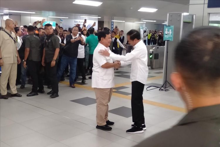 jokowi-dan-prabowo-bertemu-di-stasiun-mrt.jpg