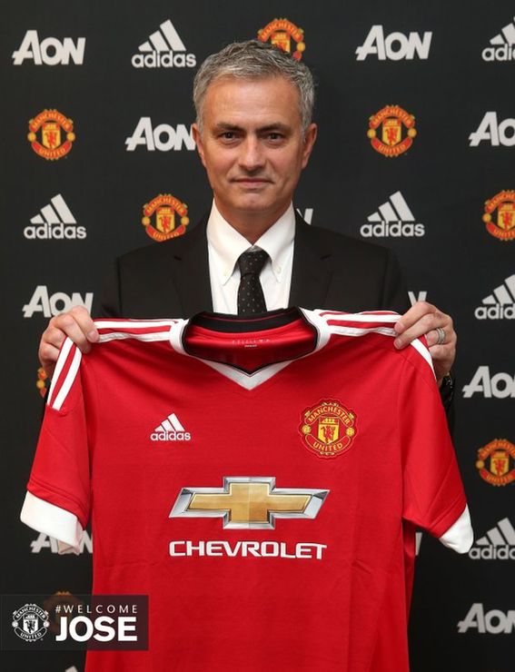 jose-mourinho-dan-jersey-manchester-united_20160527_193604.jpg