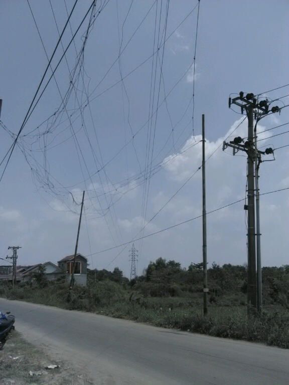 kabel-listrik-seperti-jala_20151116_162528.jpg